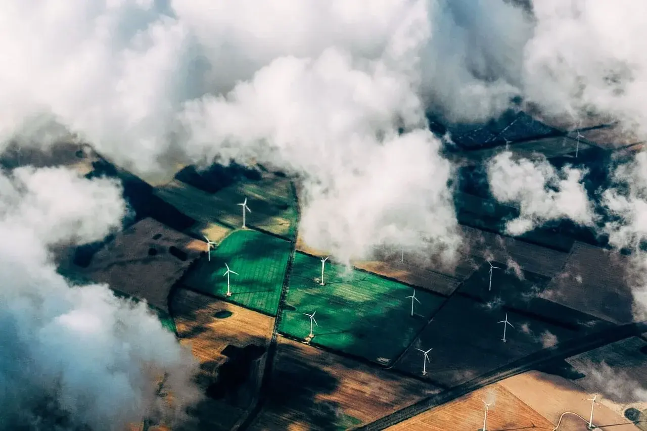 luchtfoto-windmolens-groene-energie-adlar-castra